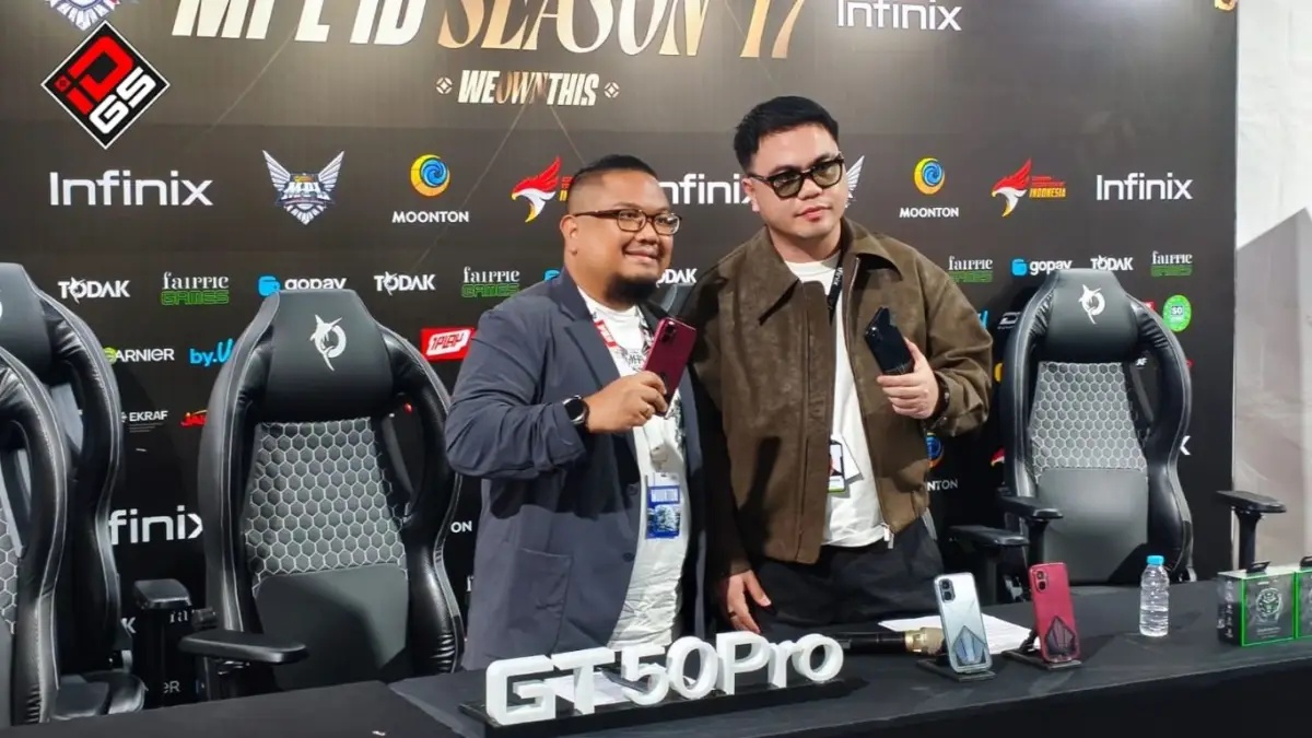 Martinus H. Manurung, Head of Esports Business Development MOONTON (kiri) bersama dengan Sergio Ticolau, Infinix SEA Marketing Director (FOTO: Indogamers/rozi)