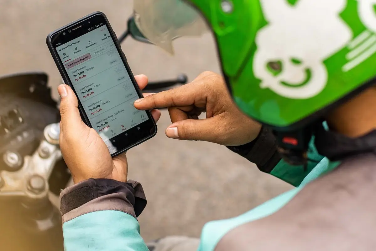 5 Rekomendasi Smartphone Murah Terbaik untuk Driver Ojek Online